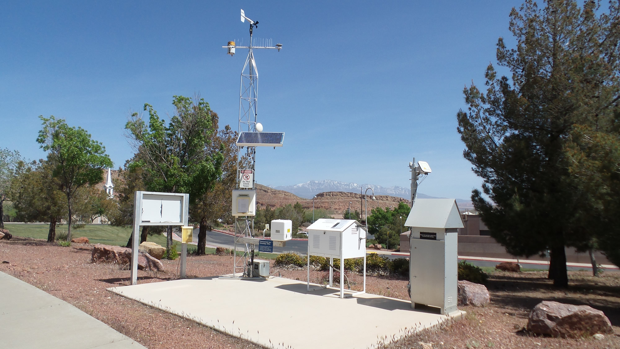 St George  Bloomington Hills  Utah — Looking to the station (North)